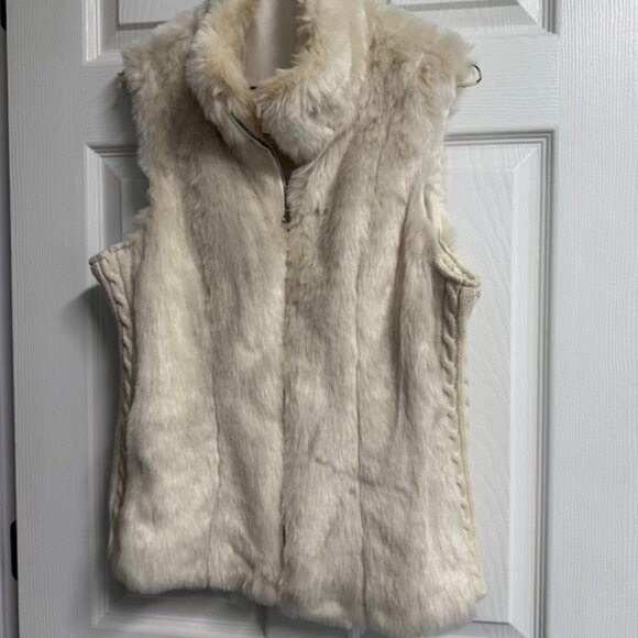 Faux Fur Vest - Picture 1 of 4